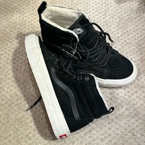 Vans MTE All Weather Faux Fur Lined size 7